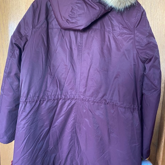 Levi Strauss Womens Burgundy winter coat. - Picture 2 of 6